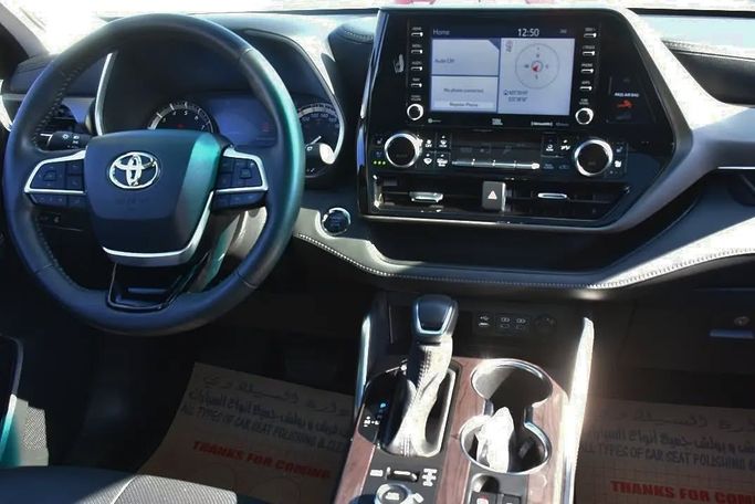 Подержанный Toyota Highlander IV (U70), 2.4 л, 2022 в Шардже от Alfaris Used Cars Белый цвет. Other | AUTO.AE