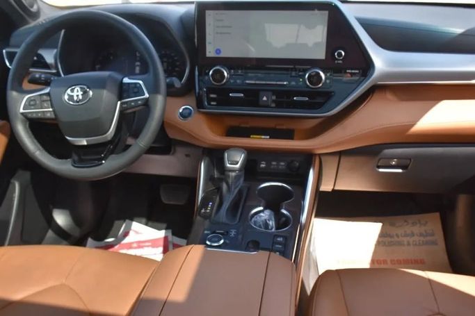 Used Toyota Highlander IV (U70), 3.5 l, 2023 in Sharjah by Alfaris Used Cars, Silver color. Other | AUTO.AE