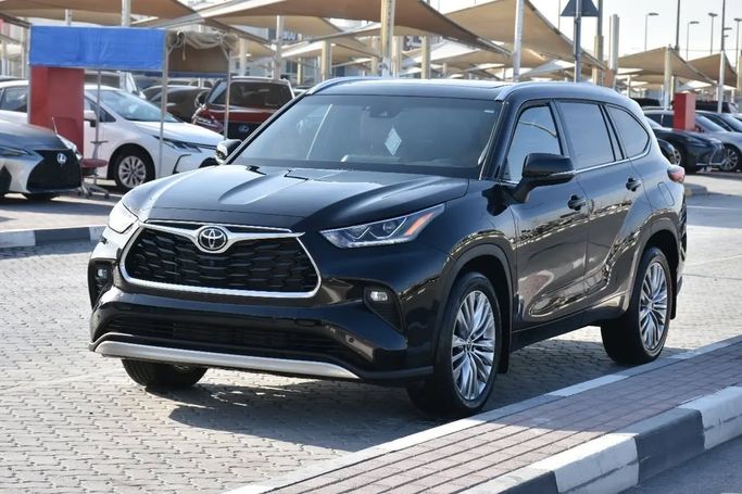 Подержанный Toyota Highlander IV (U70), 3.5 л, 2022 в Шардже от Alfaris Used Cars Черный цвет. Other | AUTO.AE