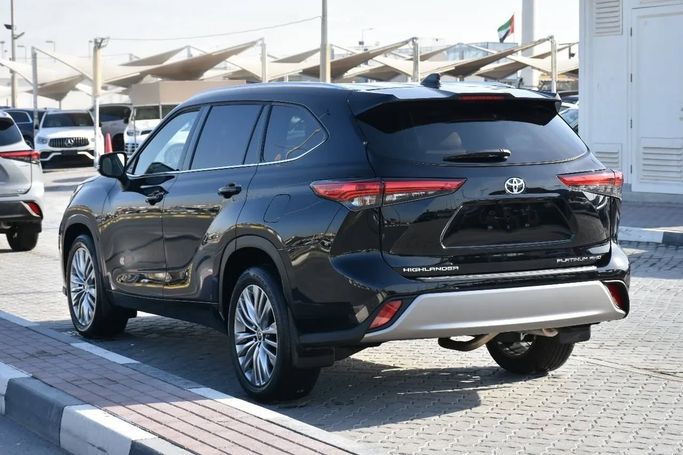 Подержанный Toyota Highlander IV (U70), 3.5 л, 2022 в Шардже от Alfaris Used Cars Черный цвет. Other | AUTO.AE