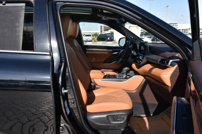 Подержанный Toyota Highlander IV (U70), 3.5 л, 2022 в Шардже от Alfaris Used Cars Черный цвет. Other | AUTO.AE