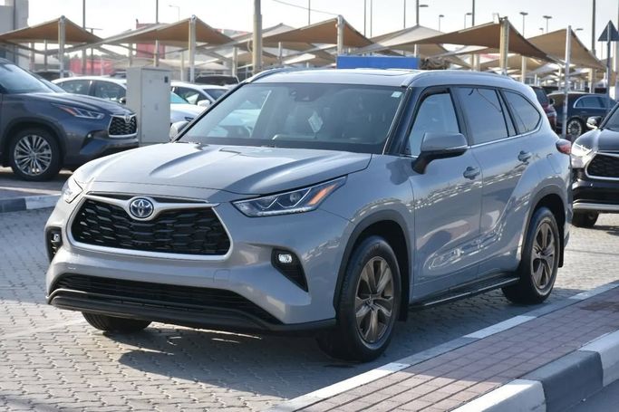 Подержанный Toyota Highlander IV (U70), 2.0 л, 2023 в Шардже от Alfaris Used Cars Серый цвет. Other | AUTO.AE