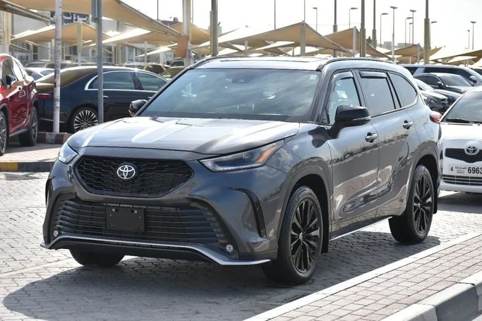 Подержанный Toyota Highlander IV (U70), 2.0 л, 2023 в Шардже от Alfaris Used Cars Серый цвет. Other | AUTO.AE