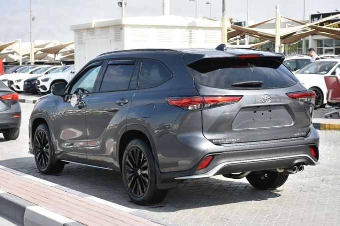Подержанный Toyota Highlander IV (U70), 2.0 л, 2023 в Шардже от Alfaris Used Cars Серый цвет. Other | AUTO.AE