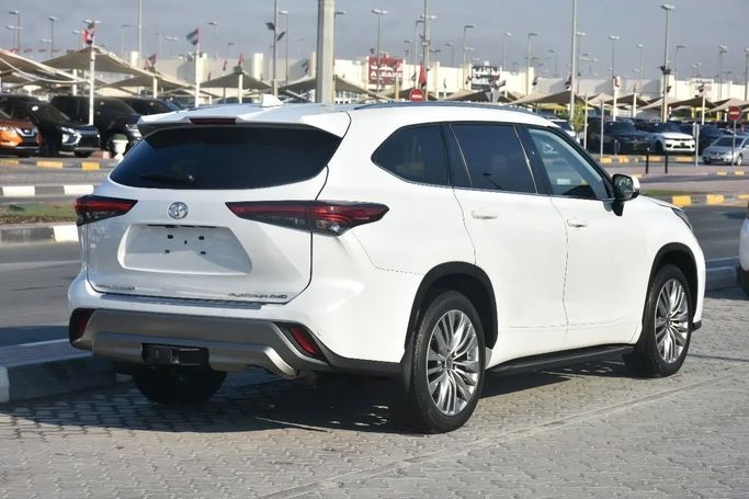 Подержанный Toyota Highlander IV (U70), 3.5 л, 2022 в Шардже от Alfaris Used Cars Белый цвет. Other | AUTO.AE