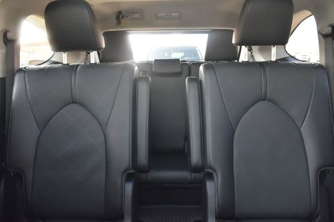 Подержанный Toyota Highlander IV (U70), 3.5 л, 2022 в Шардже от Alfaris Used Cars Белый цвет. Other | AUTO.AE