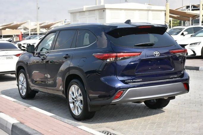 Used Toyota Highlander IV (U70), 3.5 l, 2022 in Sharjah by Alfaris Used Cars, Blue color. Other | AUTO.AE