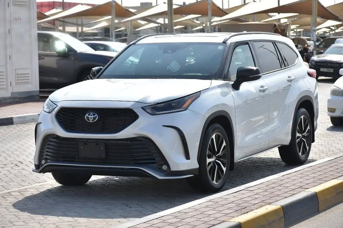 Used Toyota Highlander IV (U70), 3.5 l, 2022 in Sharjah by Alfaris Used Cars, White color. Other | AUTO.AE