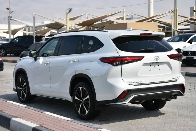 Used Toyota Highlander IV (U70), 3.5 l, 2022 in Sharjah by Alfaris Used Cars, White color. Other | AUTO.AE