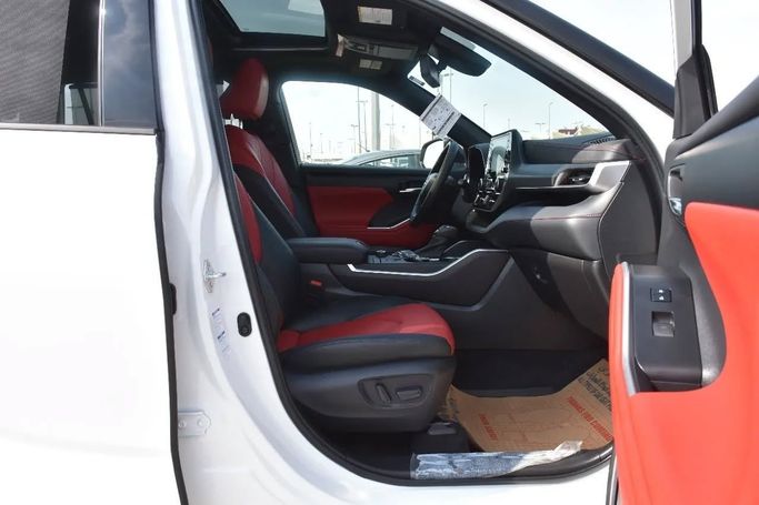 Used Toyota Highlander IV (U70), 3.5 l, 2022 in Sharjah by Alfaris Used Cars, White color. Other | AUTO.AE