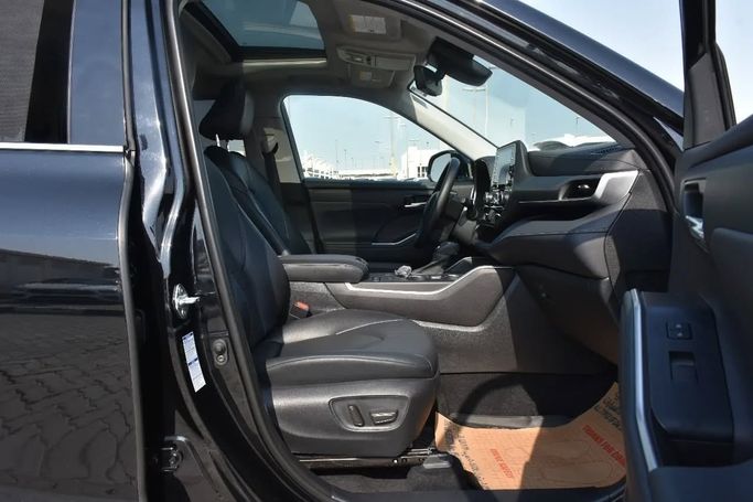 Used Toyota Highlander IV (U70), 3.5 l, 2022 in Sharjah by Alfaris Used Cars, Black color. Other | AUTO.AE