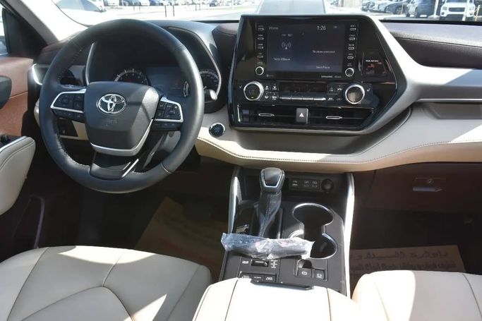 Used Toyota Highlander IV (U70), 3.5 l, 2022 in Sharjah by Alfaris Used Cars, Blue color. Other | AUTO.AE