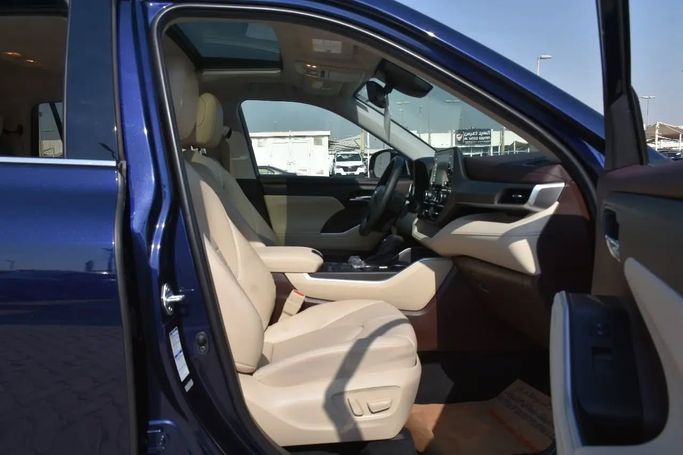 Used Toyota Highlander IV (U70), 3.5 l, 2022 in Sharjah by Alfaris Used Cars, Blue color. Other | AUTO.AE
