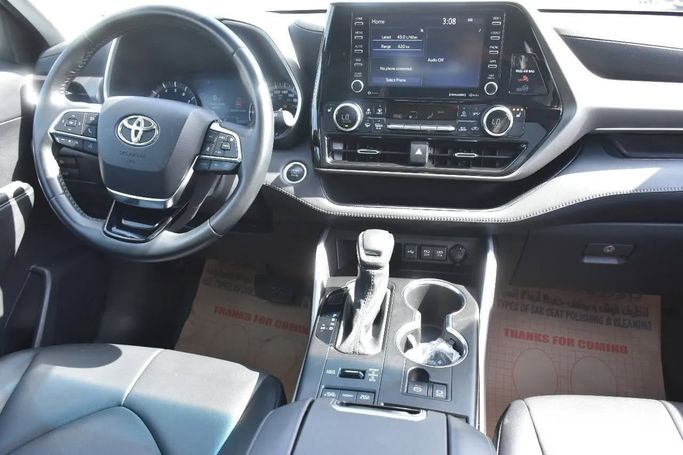 Подержанный Toyota Highlander IV (U70), 3.5 л, 2021 в Шардже от Alfaris Used Cars Пурпурный цвет. Other | AUTO.AE