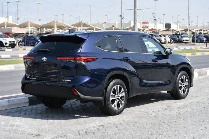 Подержанный Toyota Highlander IV (U70), 3.5 л, 2021 в Шардже от Alfaris Used Cars Пурпурный цвет. Other | AUTO.AE