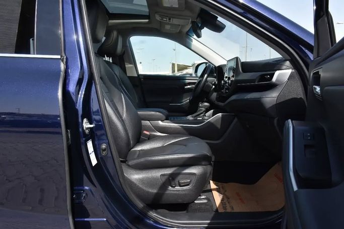 Подержанный Toyota Highlander IV (U70), 3.5 л, 2021 в Шардже от Alfaris Used Cars Пурпурный цвет. Other | AUTO.AE