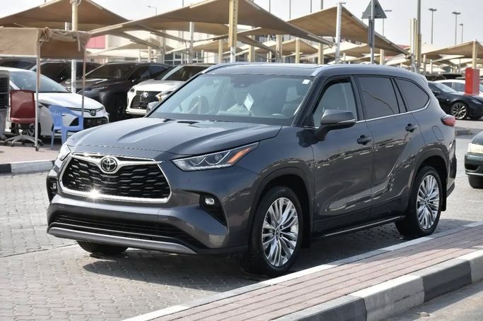 Used Toyota Highlander IV (U70), 2.4 l, 2020 in Sharjah by Alfaris Used Cars, Grey color. Other | AUTO.AE