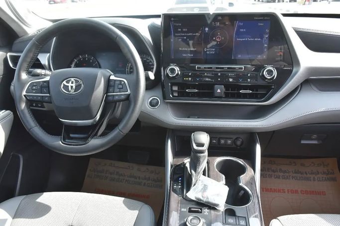 Used Toyota Highlander IV (U70), 2.4 l, 2020 in Sharjah by Alfaris Used Cars, Grey color. Other | AUTO.AE