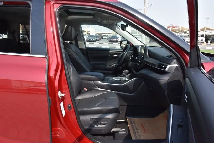 Used Toyota Highlander IV (U70), 3.5 l, 2020 in Sharjah by Alfaris Used Cars, Red color. Other | AUTO.AE