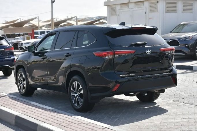 Used Toyota Highlander IV (U70), 3.5 l, 2022 in Sharjah by Alfaris Used Cars, Black color. Other | AUTO.AE