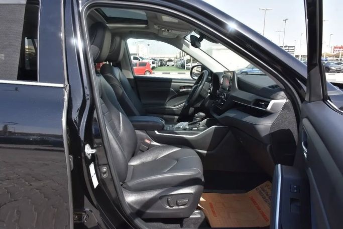 Used Toyota Highlander IV (U70), 3.5 l, 2022 in Sharjah by Alfaris Used Cars, Black color. Other | AUTO.AE