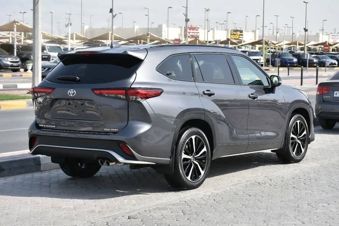 Used Toyota Highlander IV (U70), 2.4 l, 2022 in Sharjah by Alfaris Used Cars, Grey color. Other | AUTO.AE