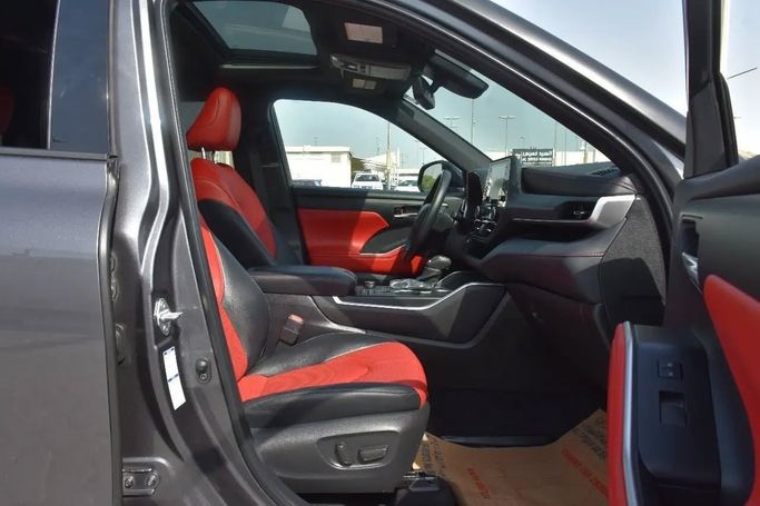 Used Toyota Highlander IV (U70), 2.4 l, 2022 in Sharjah by Alfaris Used Cars, Grey color. Other | AUTO.AE