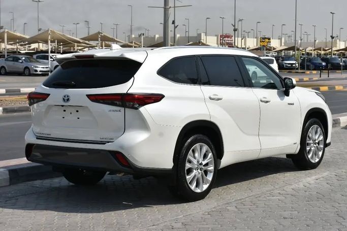 Used Toyota Highlander IV (U70), 2.0 l, 2020 in Sharjah by Alfaris Used Cars, White color. Other | AUTO.AE