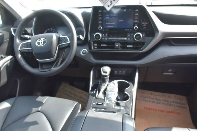 Used Toyota Highlander IV (U70), 3.5 l, 2022 in Sharjah by Alfaris Used Cars, Red color. Other | AUTO.AE