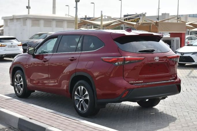Used Toyota Highlander IV (U70), 3.5 l, 2022 in Sharjah by Alfaris Used Cars, Red color. Other | AUTO.AE