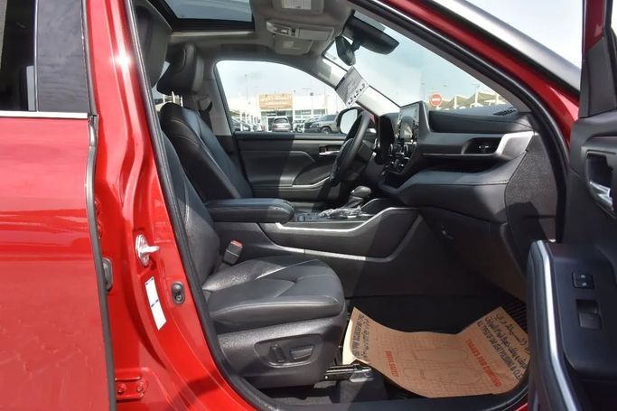 Used Toyota Highlander IV (U70), 3.5 l, 2022 in Sharjah by Alfaris Used Cars, Red color. Other | AUTO.AE