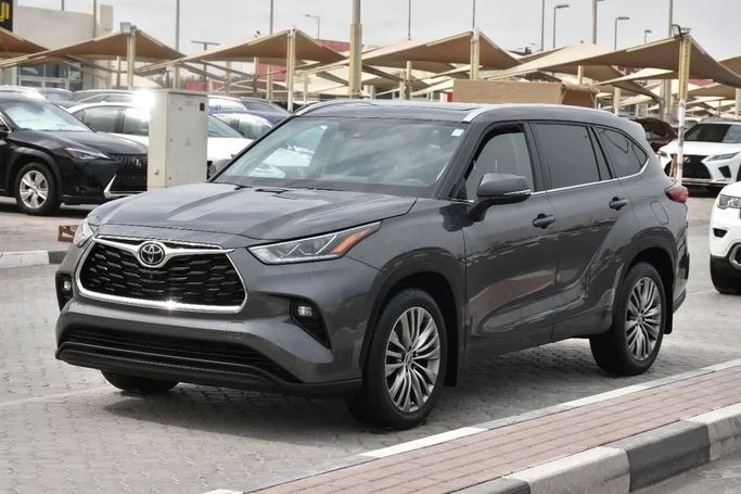 Used Toyota Highlander IV (U70), 3.5 l, 2021 in Sharjah by Alfaris Used Cars, Grey color. Other | AUTO.AE