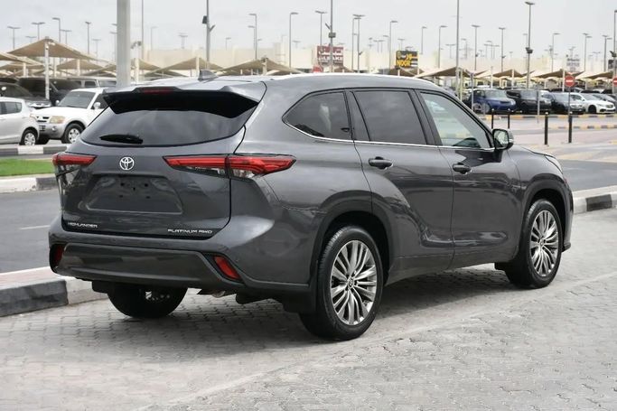Used Toyota Highlander IV (U70), 3.5 l, 2021 in Sharjah by Alfaris Used Cars, Grey color. Other | AUTO.AE