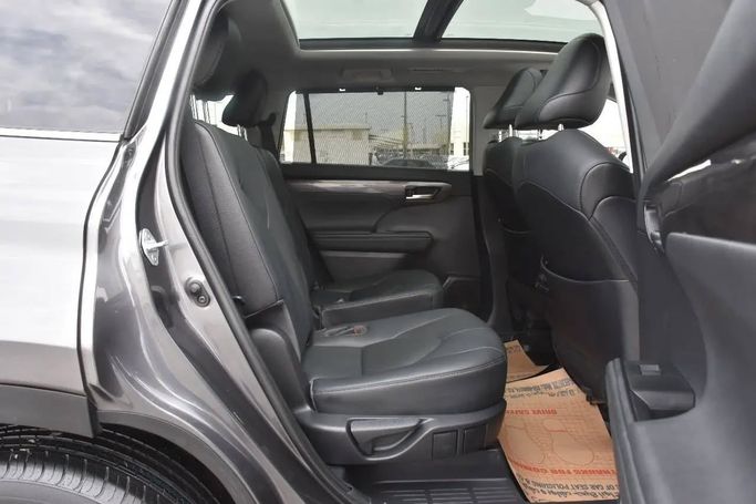 Used Toyota Highlander IV (U70), 3.5 l, 2021 in Sharjah by Alfaris Used Cars, Grey color. Other | AUTO.AE