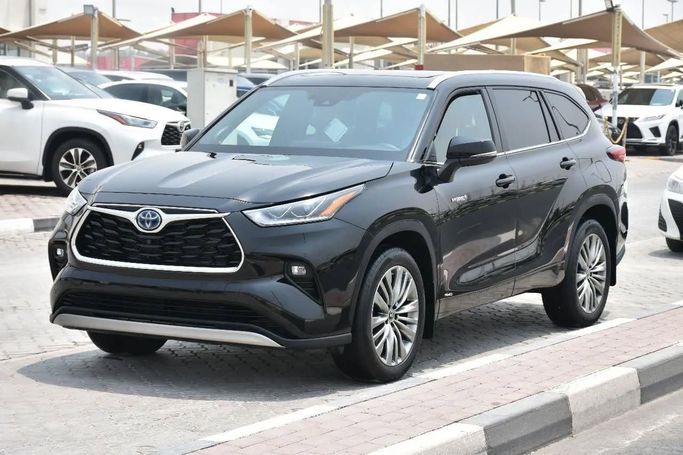Used Toyota Highlander IV (U70), 2.0 l, 2021 in Sharjah by Alfaris Used Cars, Black color. Other | AUTO.AE