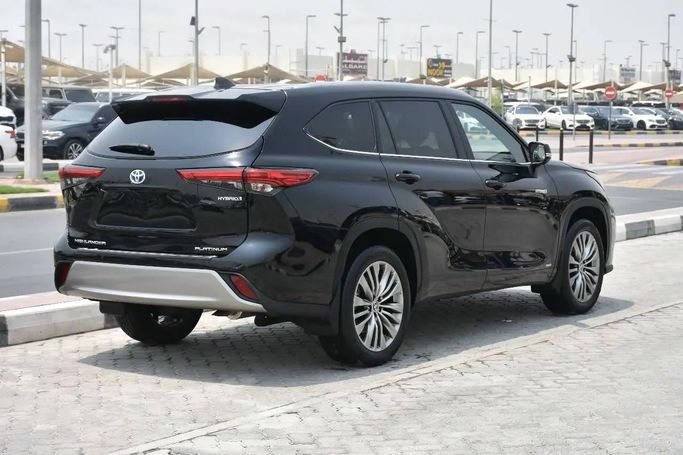 Used Toyota Highlander IV (U70), 2.0 l, 2021 in Sharjah by Alfaris Used Cars, Black color. Other | AUTO.AE
