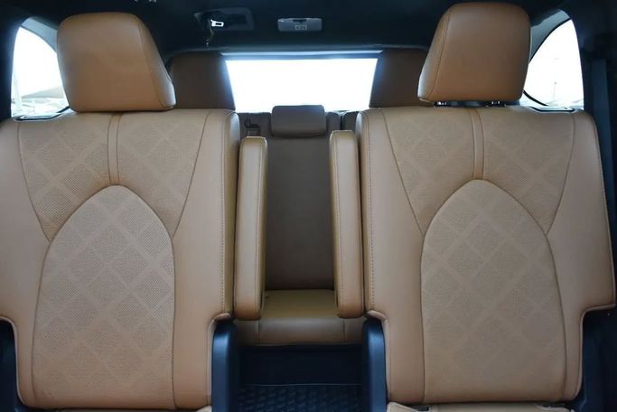 Used Toyota Highlander IV (U70), 2.0 l, 2021 in Sharjah by Alfaris Used Cars, Black color. Other | AUTO.AE