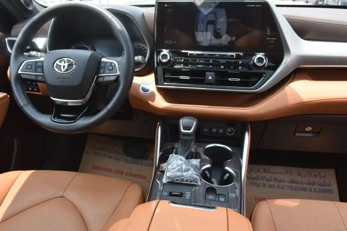 Used Toyota Highlander IV (U70), 2.0 l, 2021 in Sharjah by Alfaris Used Cars, Black color. Other | AUTO.AE