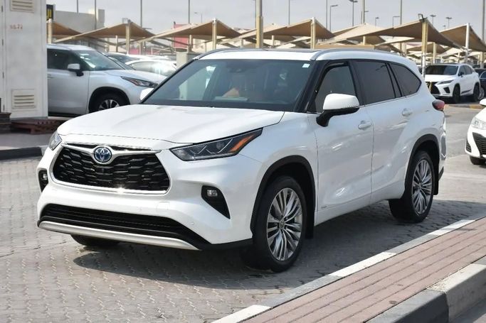 Used Toyota Highlander IV (U70), 2.0 l, 2022 in Sharjah by Alfaris Used Cars, White color. Other | AUTO.AE