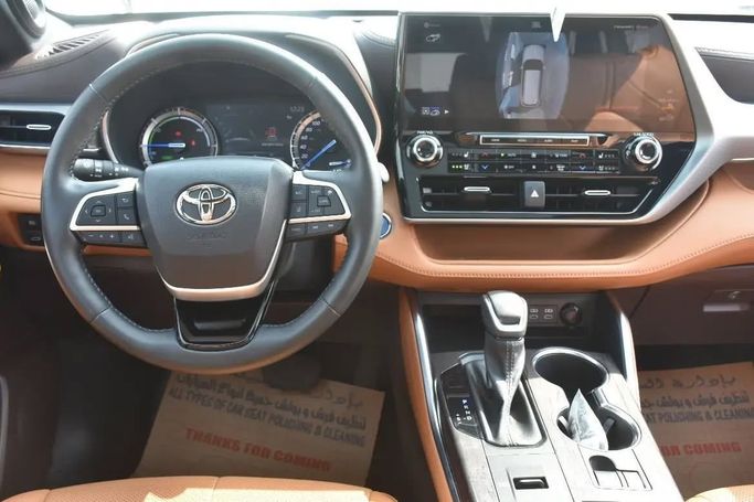 Used Toyota Highlander IV (U70), 2.0 l, 2022 in Sharjah by Alfaris Used Cars, White color. Other | AUTO.AE