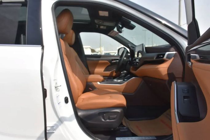 Used Toyota Highlander IV (U70), 2.0 l, 2022 in Sharjah by Alfaris Used Cars, White color. Other | AUTO.AE