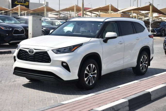 Used Toyota Highlander IV (U70), 3.5 l, 2021 in Sharjah by Alfaris Used Cars, White color. Other | AUTO.AE