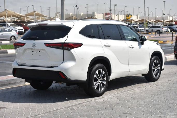 Used Toyota Highlander IV (U70), 3.5 l, 2021 in Sharjah by Alfaris Used Cars, White color. Other | AUTO.AE