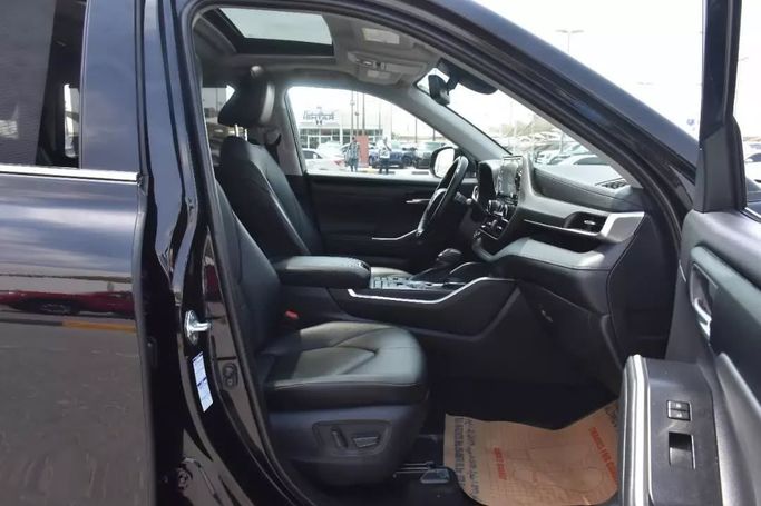 Used Toyota Highlander IV (U70), 3.5 l, 2021 in Sharjah by Alfaris Used Cars, Black color. Other | AUTO.AE