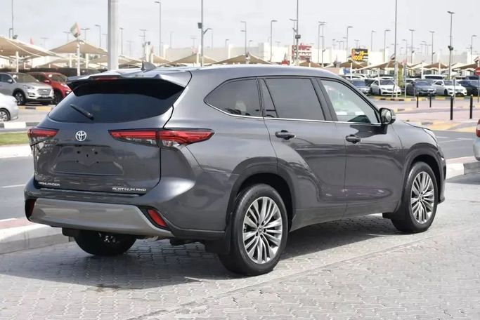 Подержанный Toyota Highlander IV (U70), 2.4 л, 2022 в Шардже от Alfaris Used Cars Серый цвет. Other | AUTO.AE
