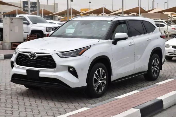 Used Toyota Highlander IV (U70), 3.5 l, 2022 in Sharjah by Alfaris Used Cars, White color. Other | AUTO.AE