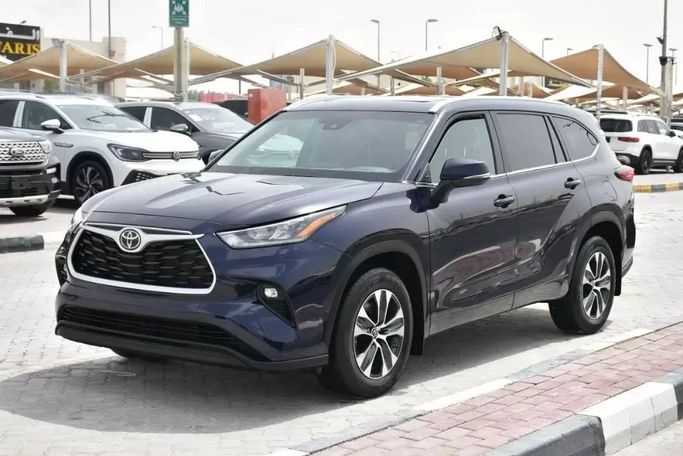 Used Toyota Highlander IV (U70), 3.5 l, 2022 in Sharjah by Alfaris Used Cars, Grey color. Other | AUTO.AE