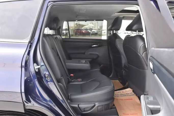 Used Toyota Highlander IV (U70), 3.5 l, 2022 in Sharjah by Alfaris Used Cars, Grey color. Other | AUTO.AE