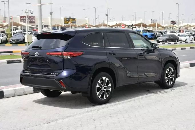 Used Toyota Highlander IV (U70), 3.5 l, 2022 in Sharjah by Alfaris Used Cars, Grey color. Other | AUTO.AE