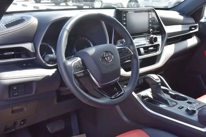 Used Toyota Highlander IV (U70), 2.4 l, 2021 in Sharjah by Alfaris Used Cars, Black color. Other | AUTO.AE